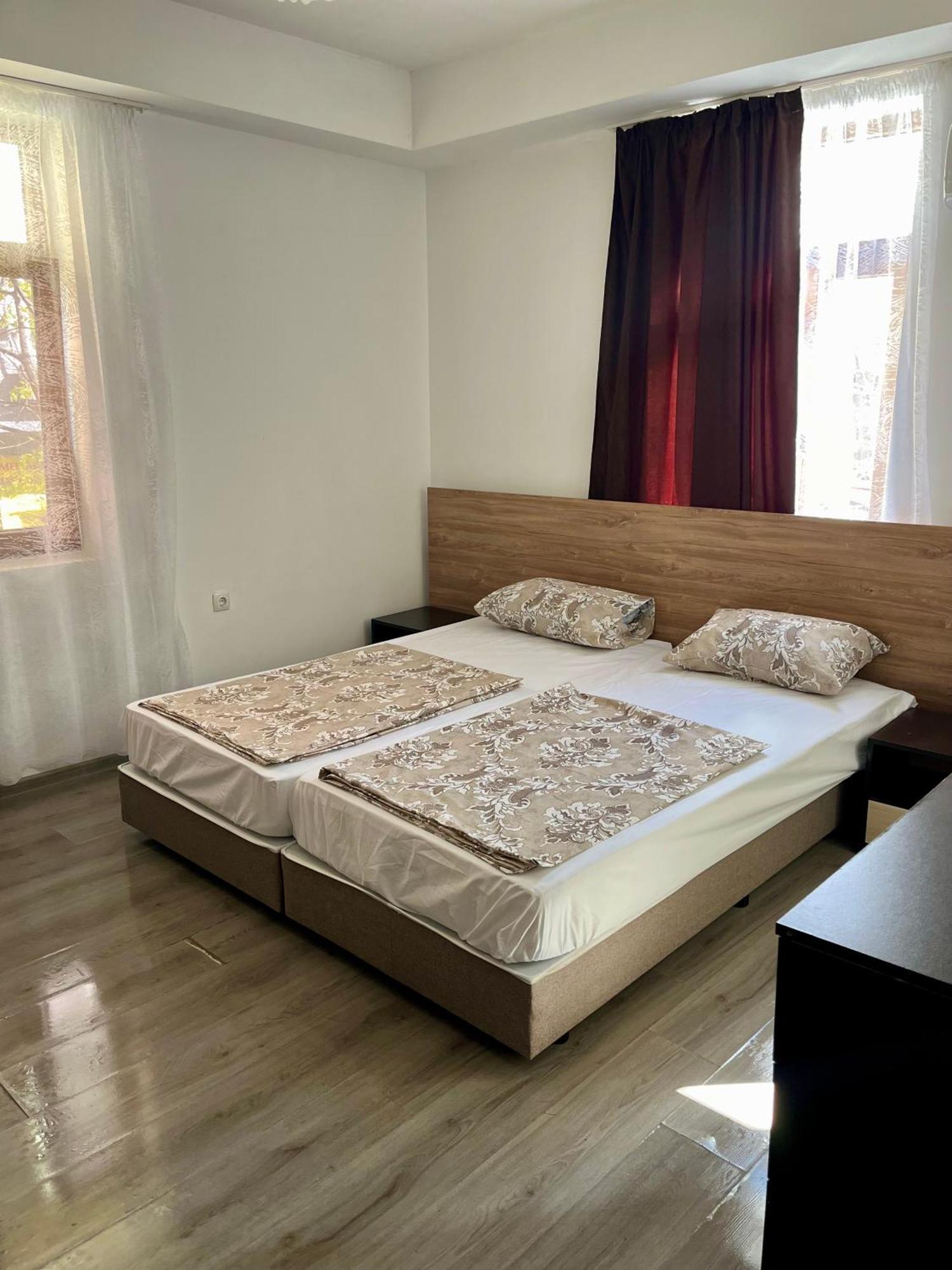 En-Suite Rooms: Novа Guesthouse In Sofia Center Экстерьер фото