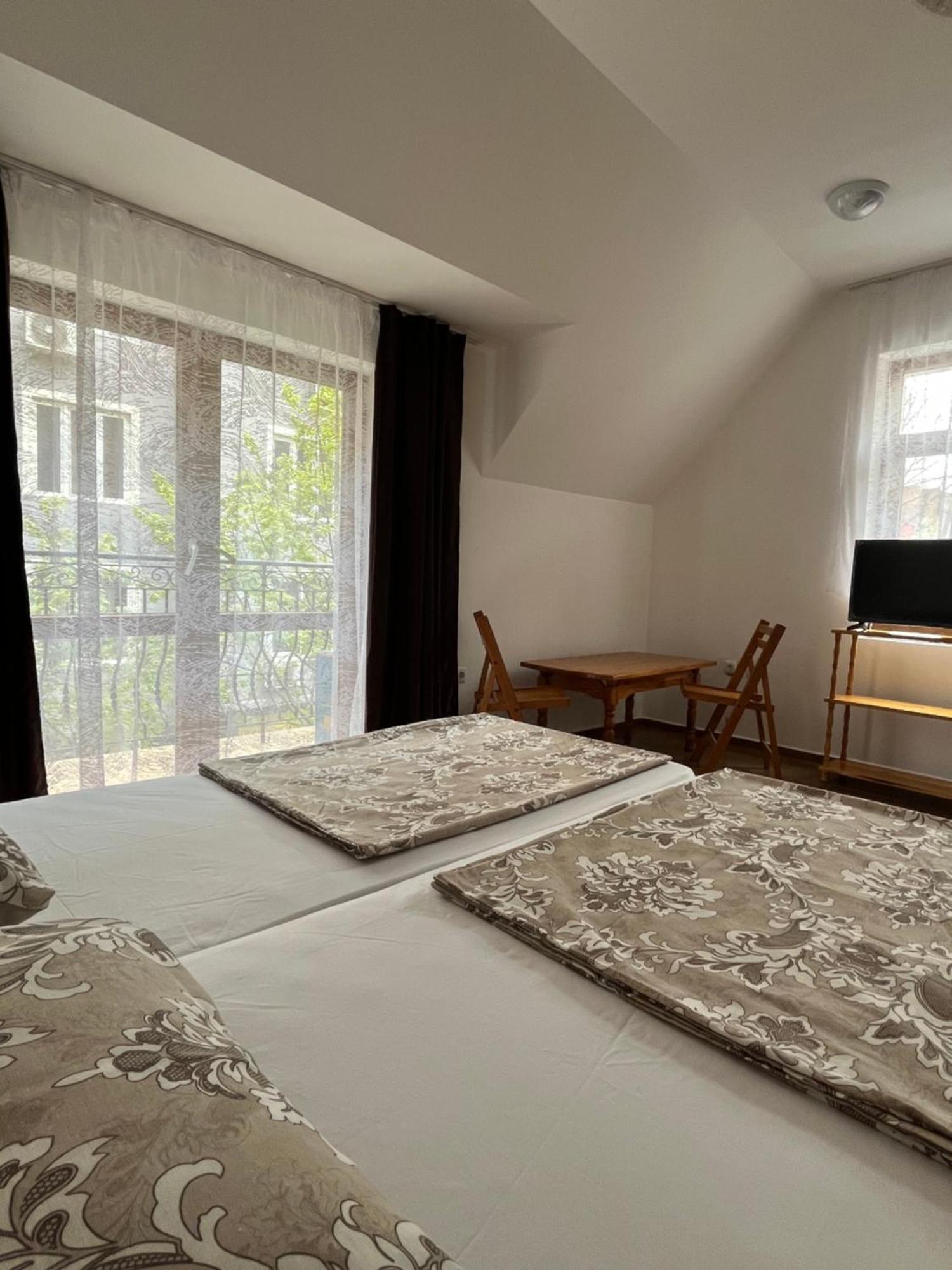 En-Suite Rooms: Novа Guesthouse In Sofia Center Экстерьер фото