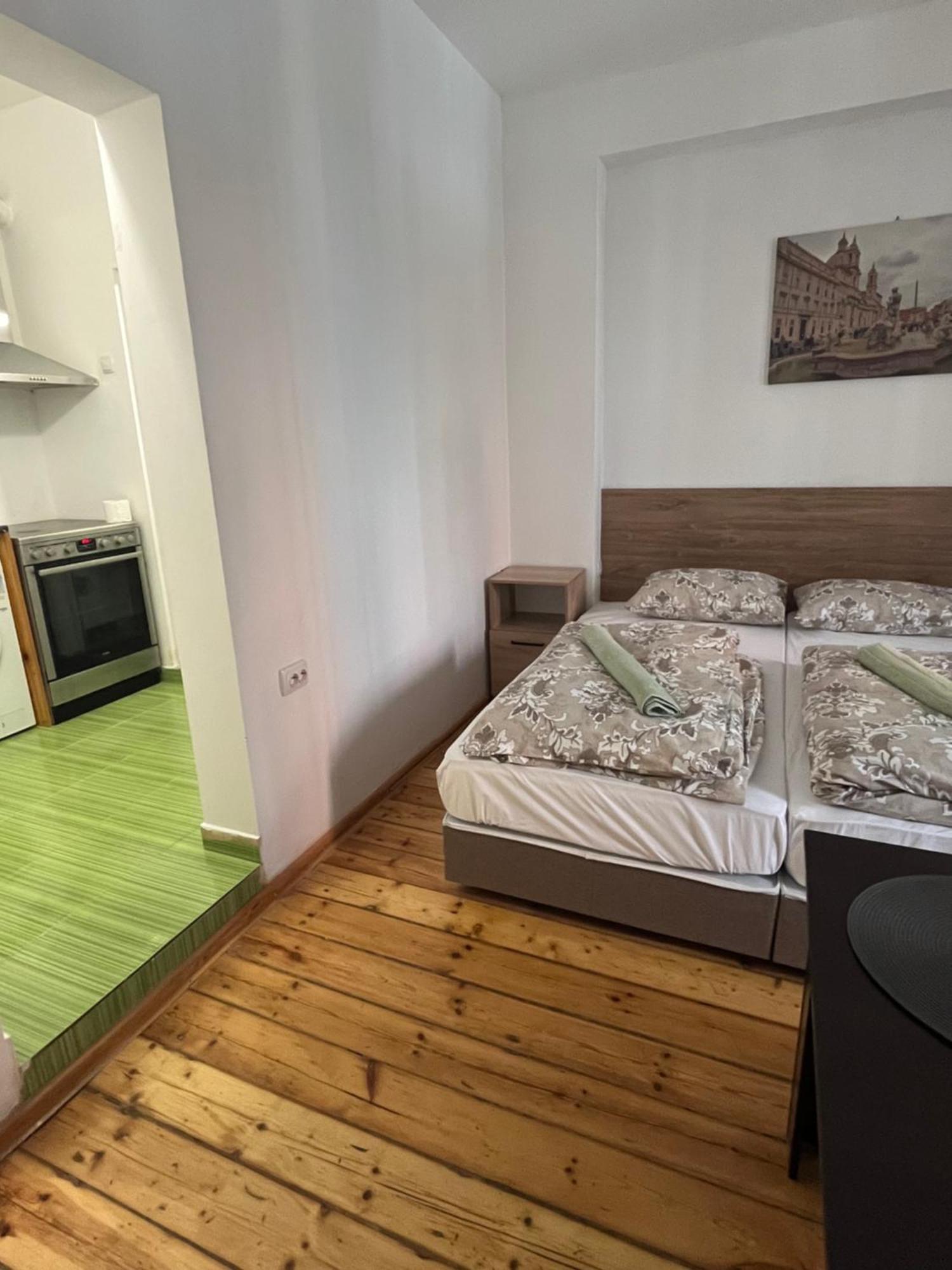 En-Suite Rooms: Novа Guesthouse In Sofia Center Экстерьер фото