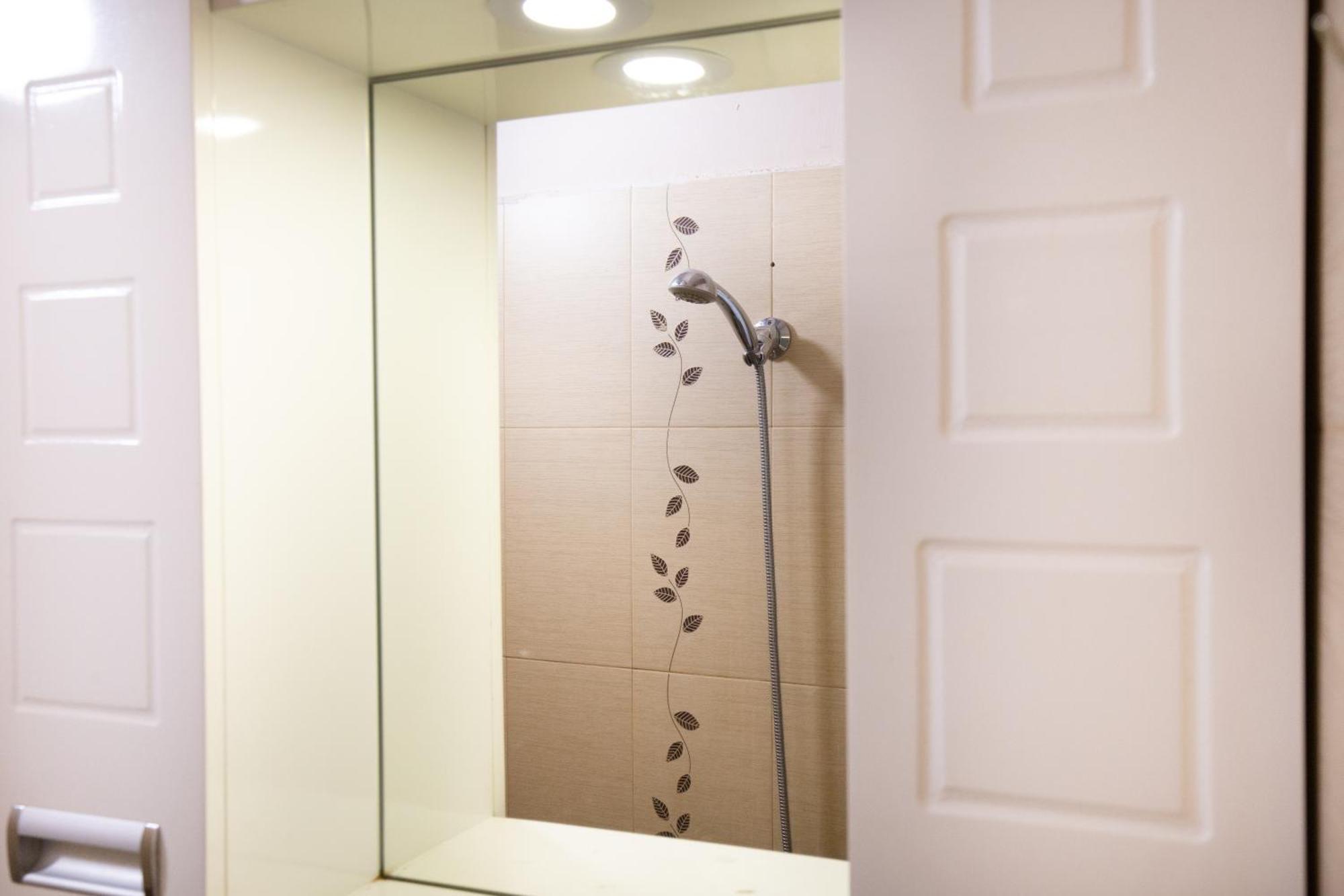 En-Suite Rooms: Novа Guesthouse In Sofia Center Экстерьер фото