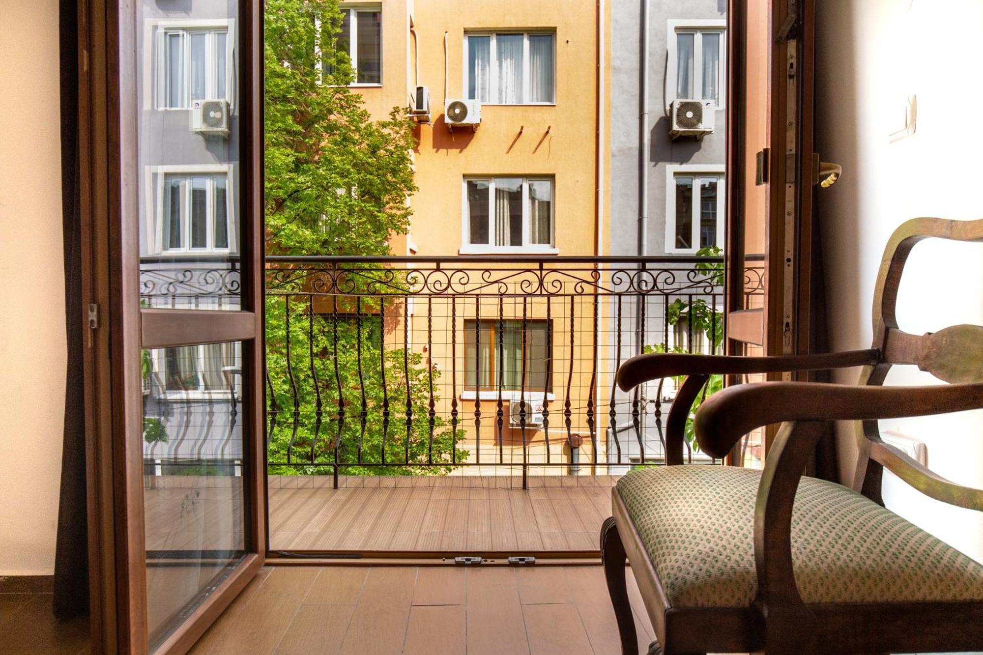 En-Suite Rooms: Novа Guesthouse In Sofia Center Экстерьер фото