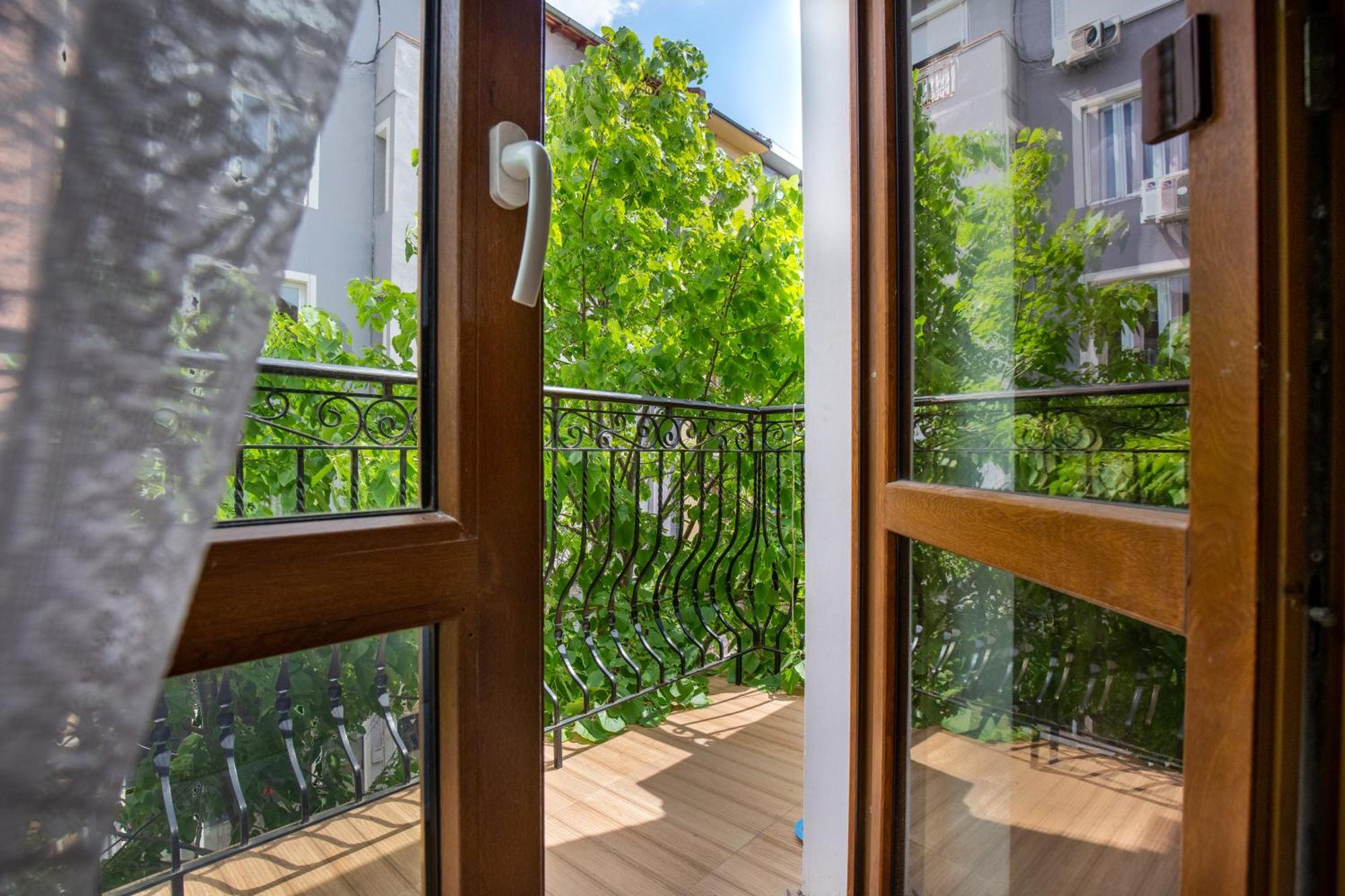 En-Suite Rooms: Novа Guesthouse In Sofia Center Экстерьер фото