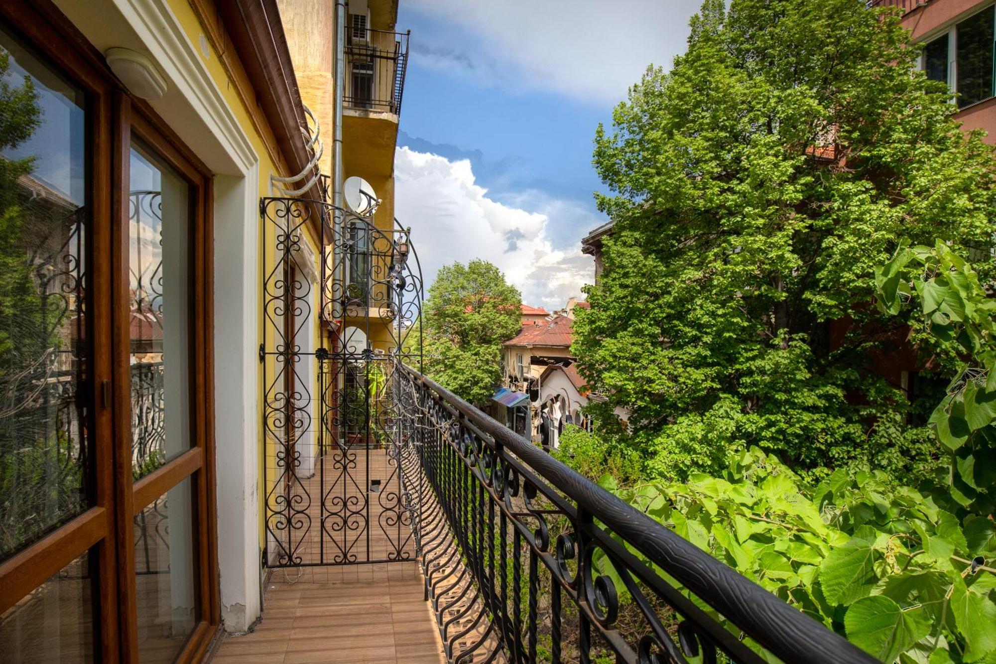 En-Suite Rooms: Novа Guesthouse In Sofia Center Экстерьер фото